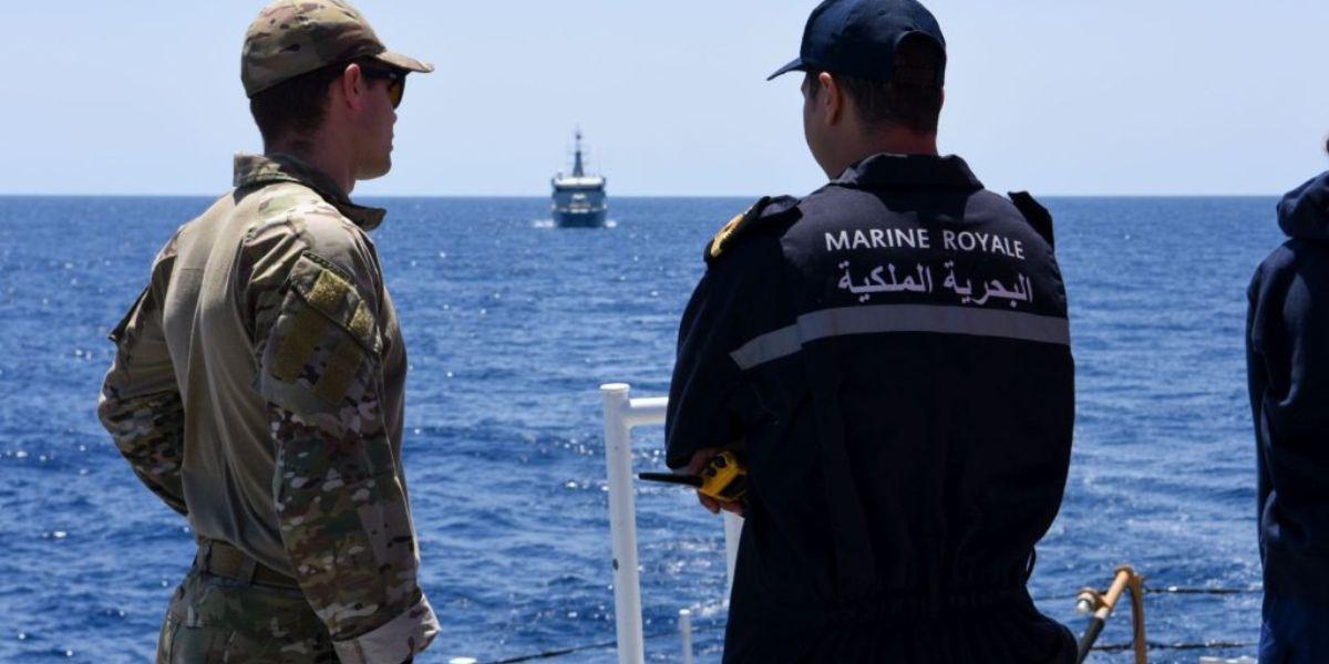 عاجل...البحرية الملكية تحجز 350 كلغ من مخدر الشيرا بعرض ساحل الناظور